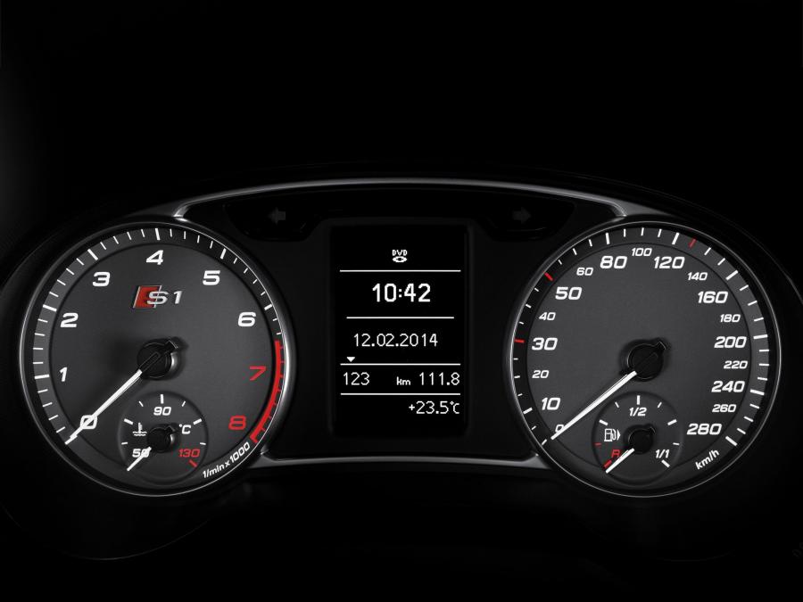 Панель приборов Audi S1 Sportback (8X) 2014 года  (WW) (фото 24 из 32)